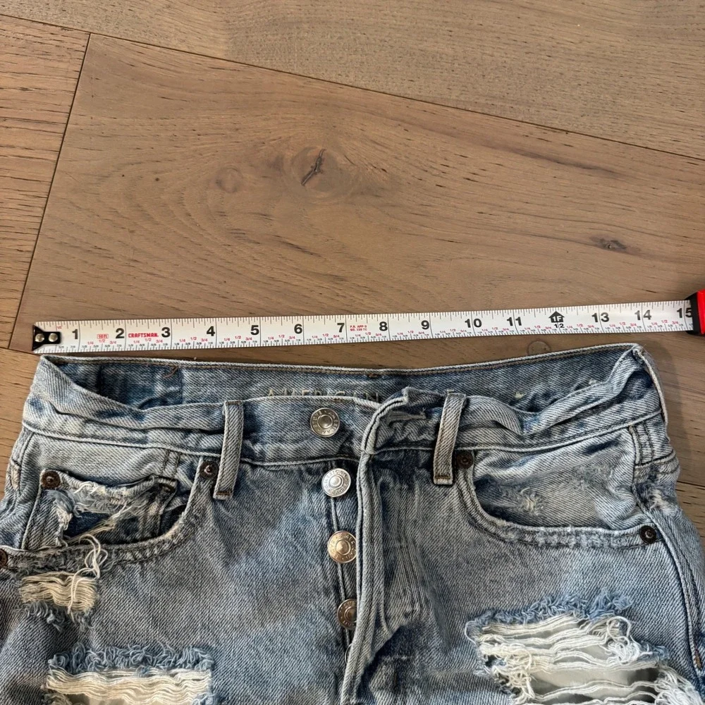 American Eagle Outfitters Distressed Denim‎ Boyfriend Shorts Light Wash Size 2